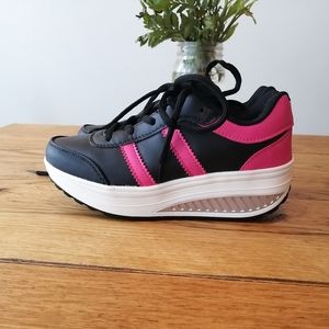 Platform sneakers size 6
